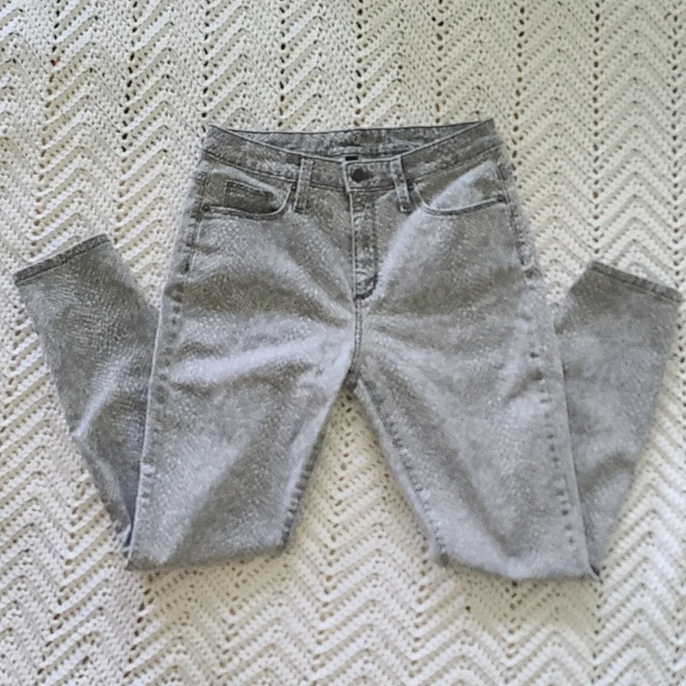 Gray reptile print pants universal thread size 8